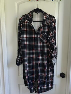 Black Plaid Long-Sleeve Shirt Dress - Lightweight Everyday Style